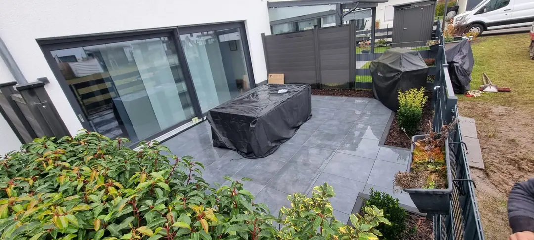 Terrasse mit Großformatplatten